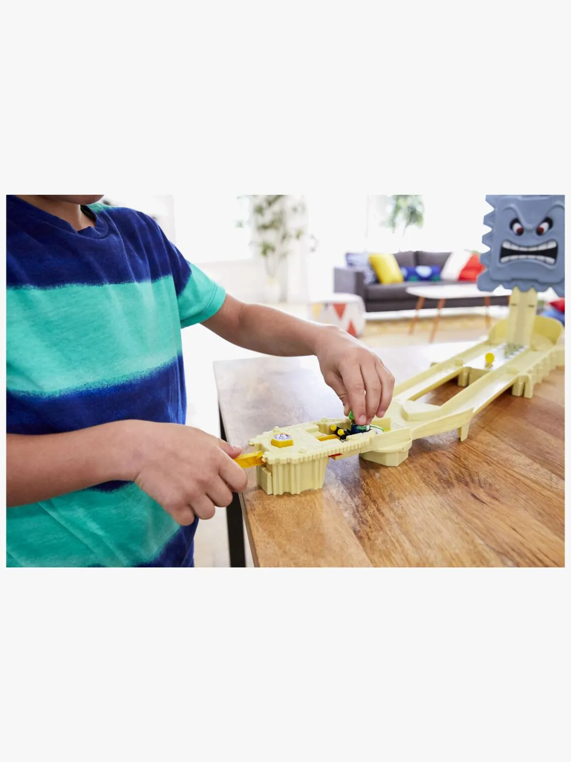 Hot Wheels Mario Kart Thwomp Ruins Track Set