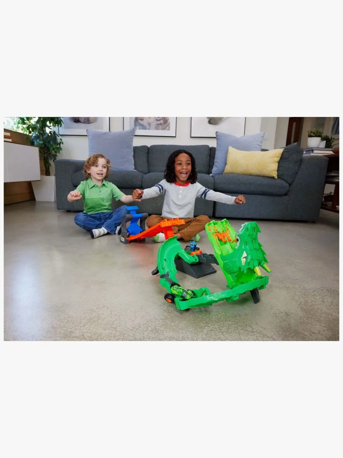 Hot Wheels Monster Trucks Dragon Destruction Racerbane