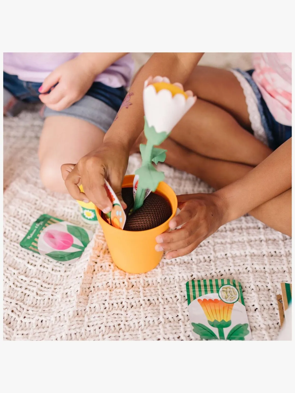 Melissa & Doug Let's Explore Havelegesæt med 2 Blomster