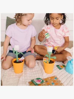 Melissa & Doug Let's Explore Havelegesæt med 2 Blomster